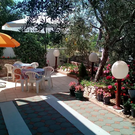 Gasthuis And With Parking Space Barbat, Rab - 4862 Barbat na Rabu