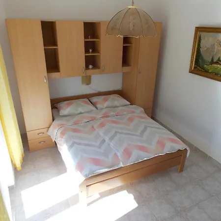 And With Parking Space Barbat, Rab - 4862 3* Barbat na Rabu