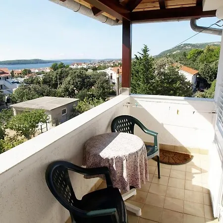 Gasthuis And With Parking Space Barbat, Rab - 4862 3*